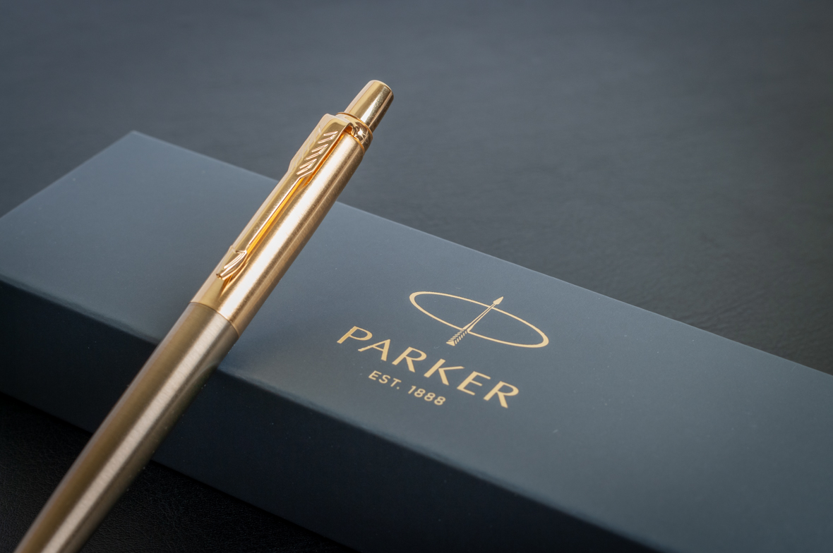 Ручка паркер москва. Parker Jotter Premium West end Brushed Gold. Паркер ручка 10233. Ручка Паркер шариковая позолота. Ручка Паркер Azimut.